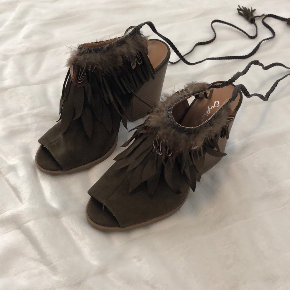 Dark green/brown tie up heels